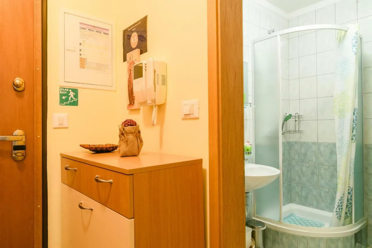 Grozdy Apartment Trogir Croatia